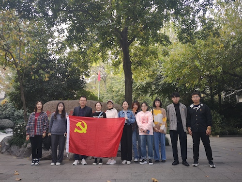 成人电影
本科生支部合影留念